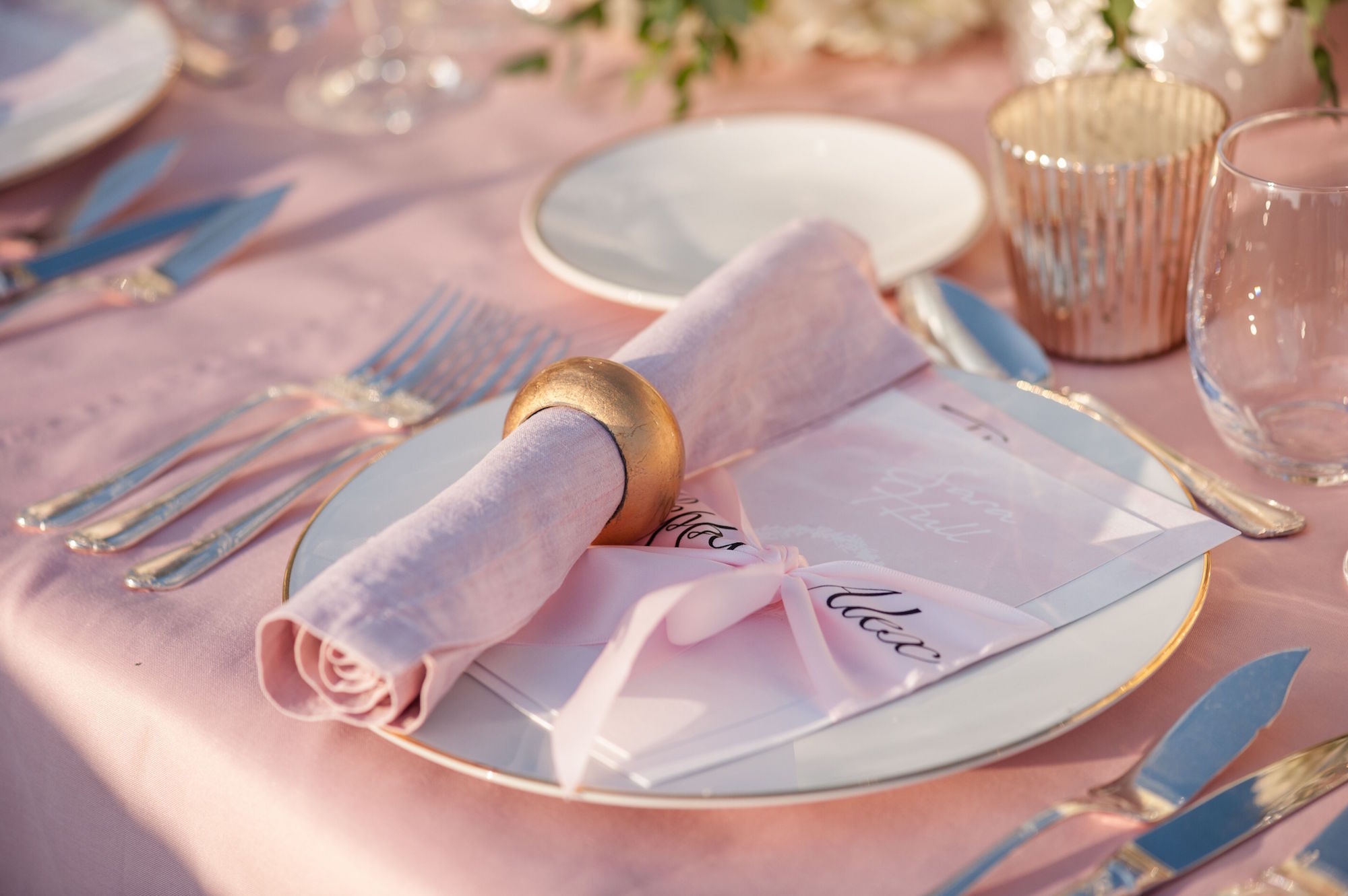 pink-gold-place-setting-luxe