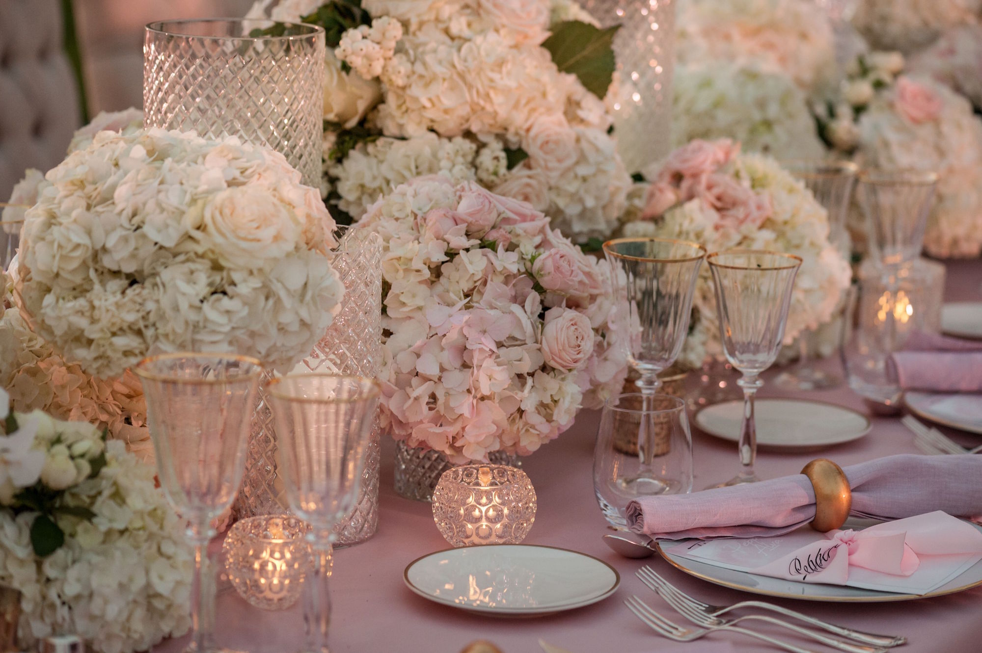 pink-blush-cream-luxe-wedding-flowers-centerpieces