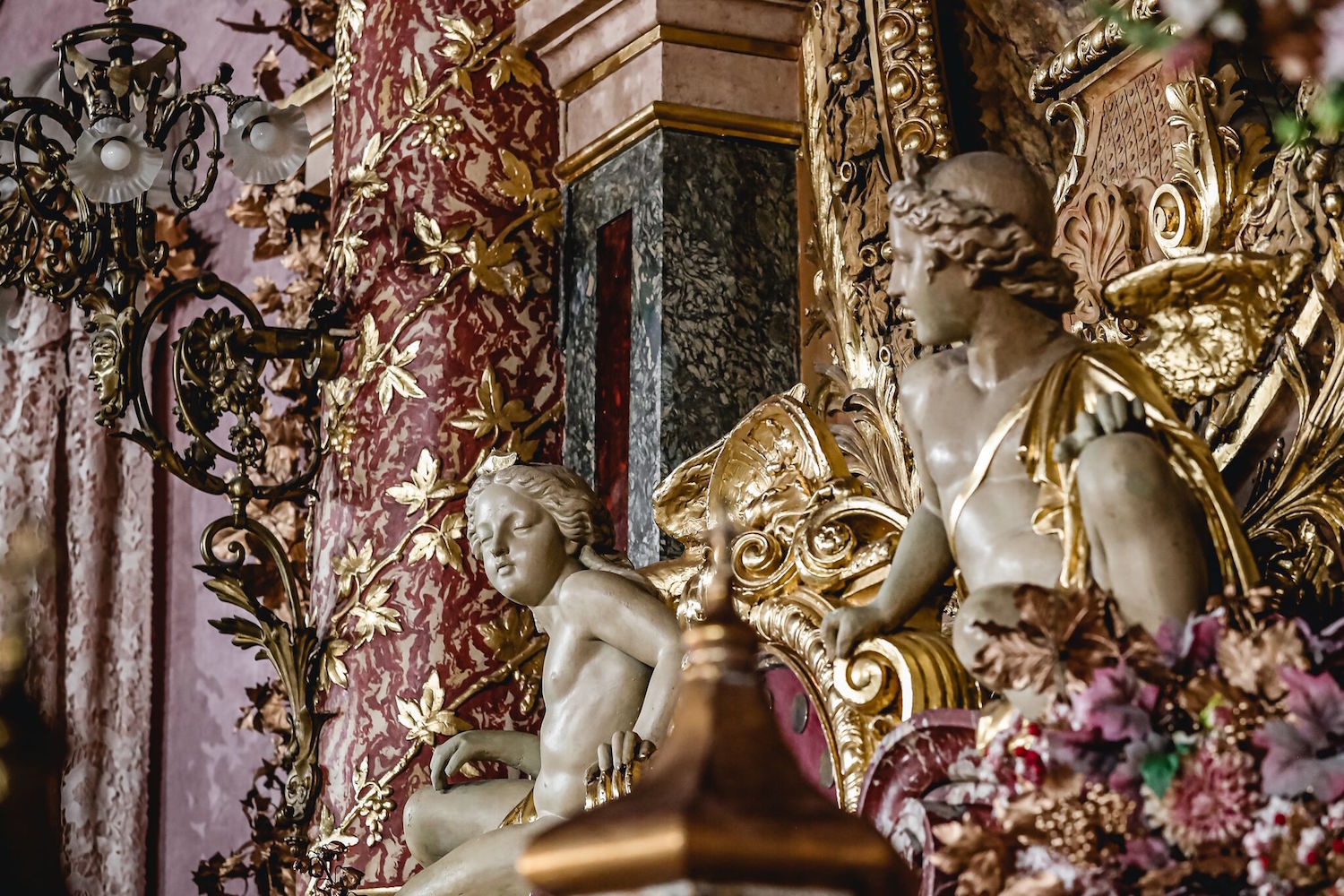 grand-intercontinental-hotel-salon-opera-statues