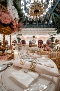 opulent-ballroom-wedding-grand-intercontinental-hotel-salon-opera-table-décor