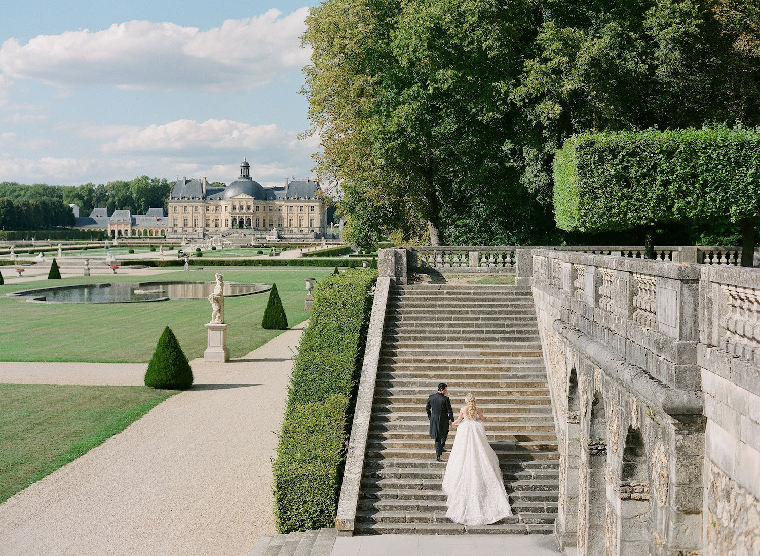 Château de Vaux-le-Vicomte gardens couple shoot