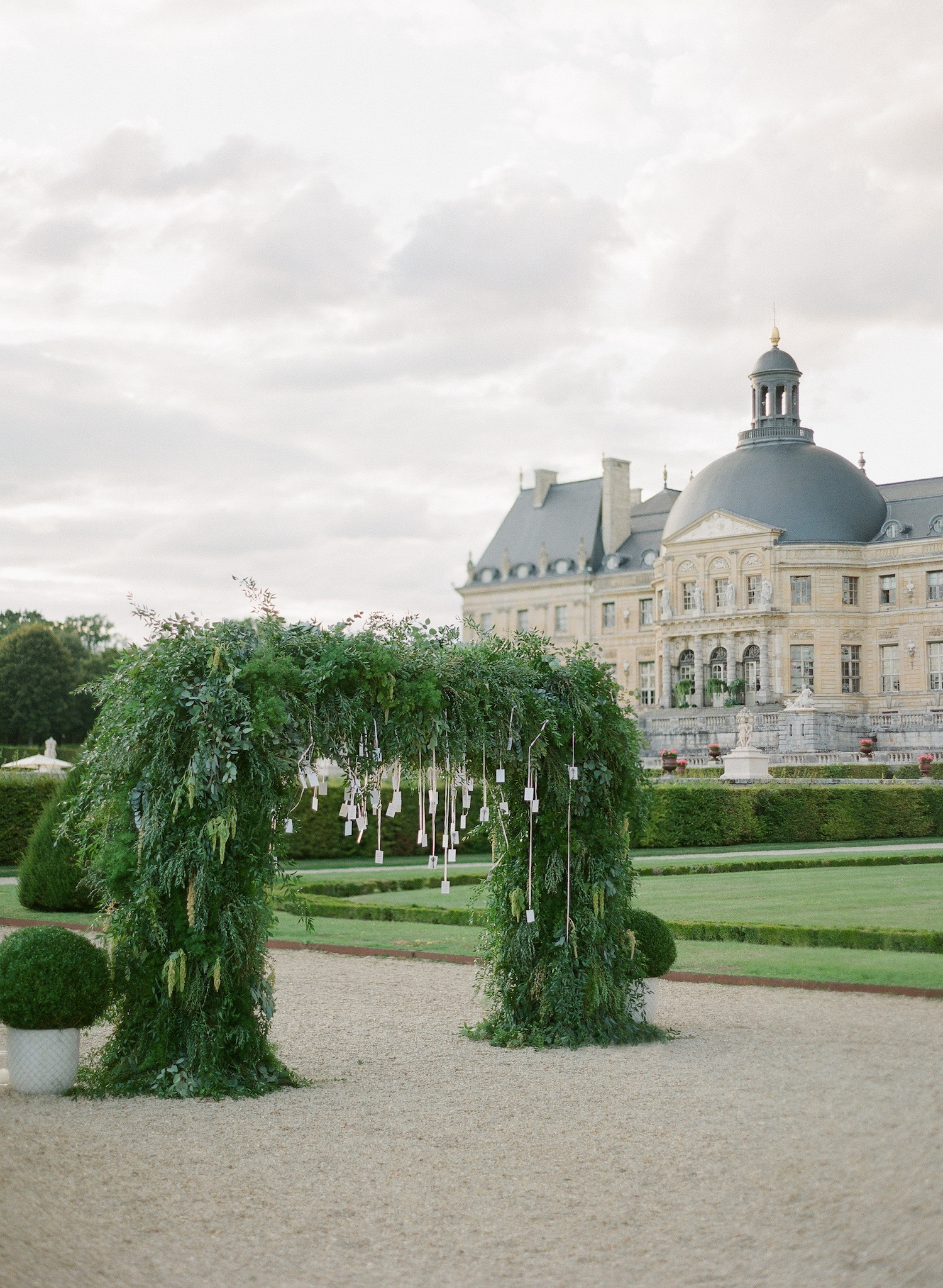 Château de Vaux-le-Vicomte wedding greenery arch