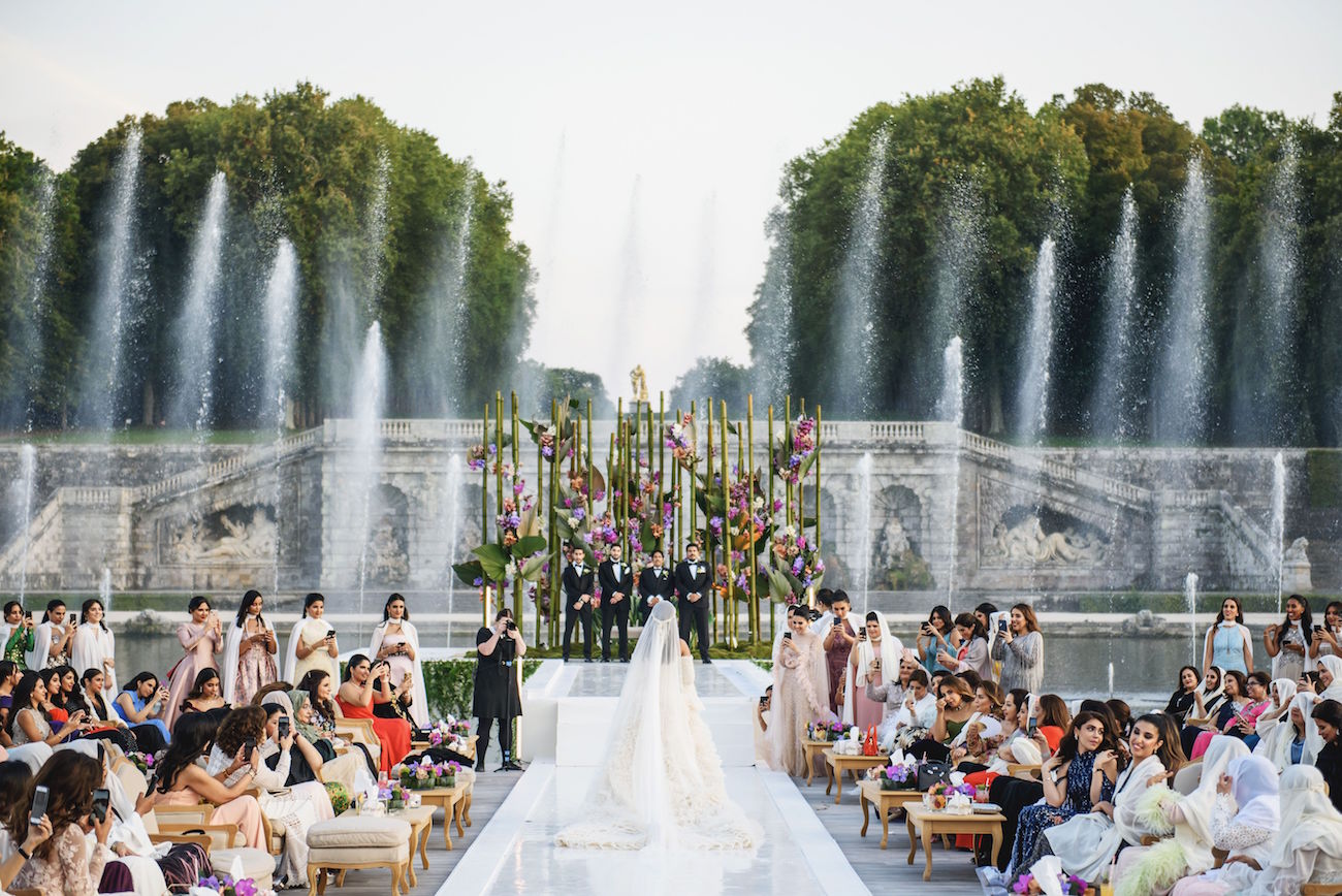 fountain display for bride’s entrance wedding at Château de Vaux-le-Vicomte