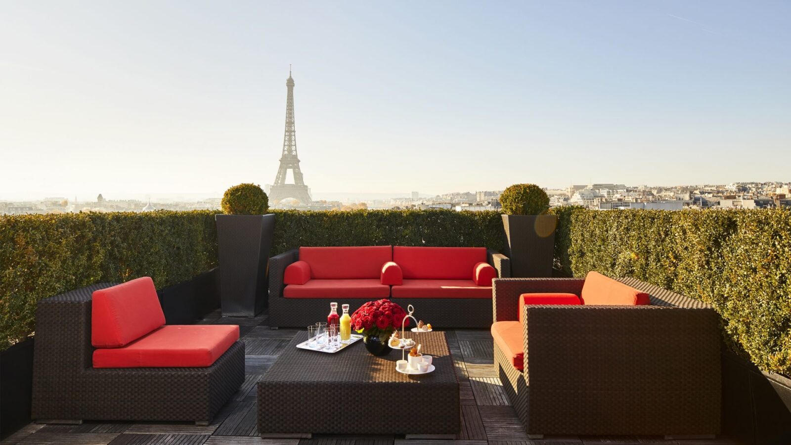Paris-Plaza-Athenee-private-dining-rooftop-eiffel-tower